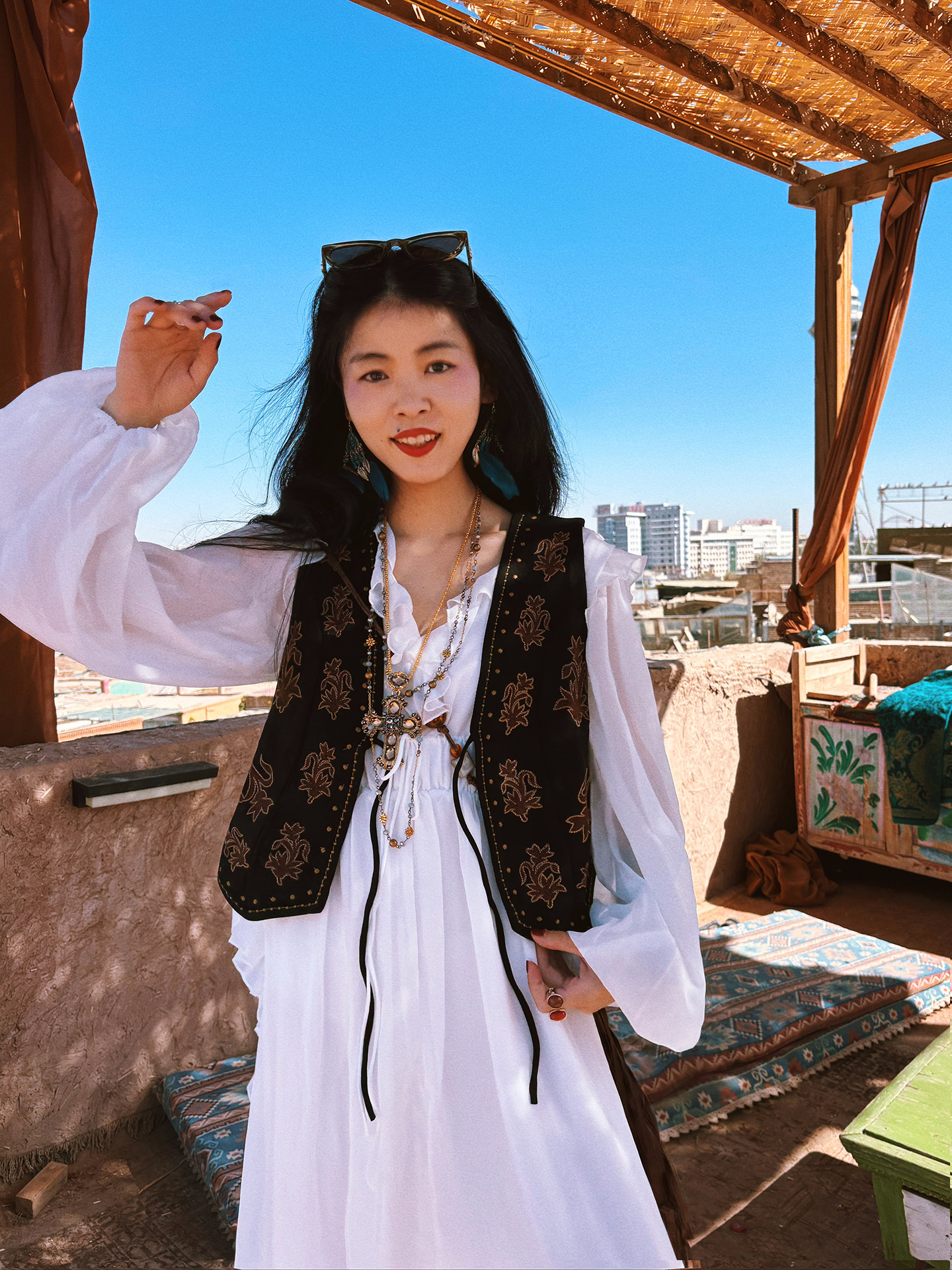 Black Embroidered Velvet Vest  - đánh giá và giá Ethnic Wear Fashion Designer