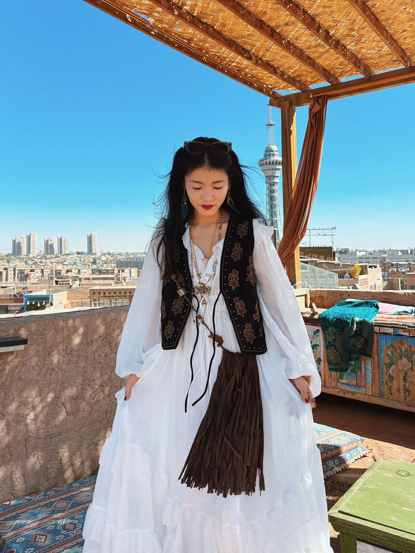 Black Embroidered Velvet Vest  - đánh giá và giá Ethnic Wear Fashion Designer